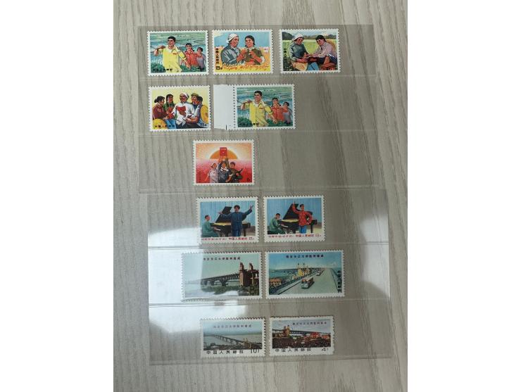including W15, W16, W17, W18, W19+20, W21 x 5. Plus extra W17 4f in block of 4 with missing button variety, W16 used set and 